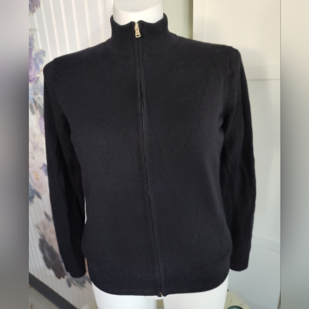 Fairway & Greene: Women's Abbey Merino Wool  Lined Wind sweater Black XL Logo